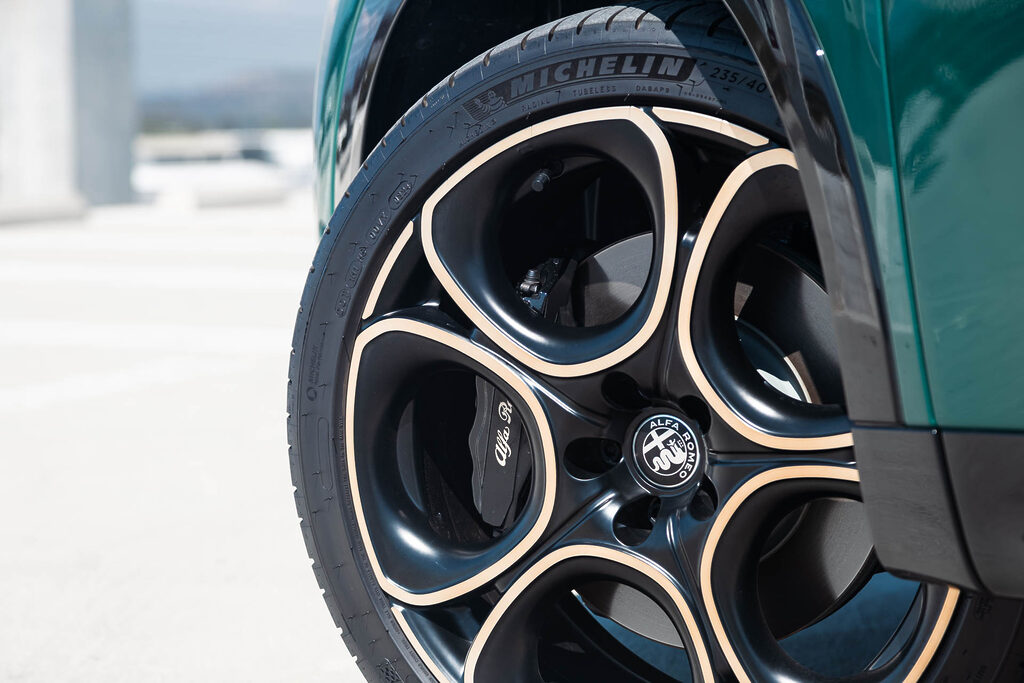 Alfa Romeo Tonale Intensa wheel
