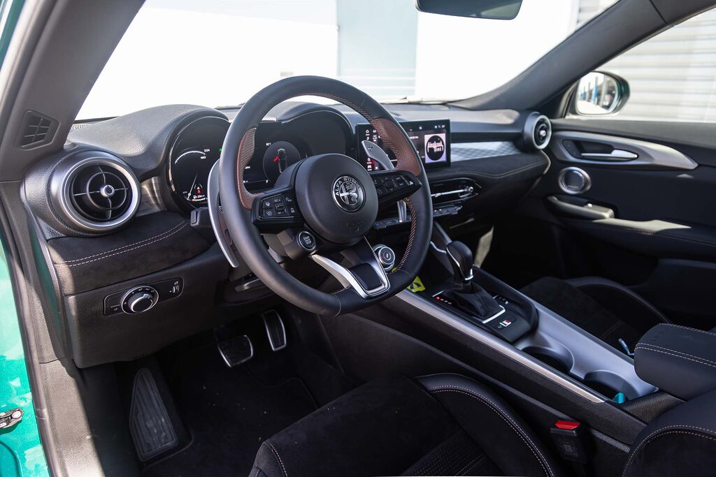 Alfa Romeo Tonale Intensa interior